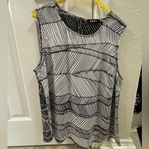 DKNY top black and white pattern Size XL